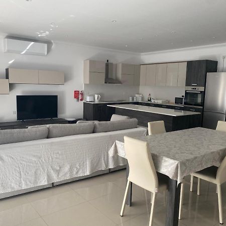 New 3 Bedroom Apartment Close To Airport Zurrieq Экстерьер фото